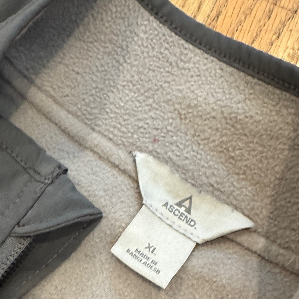 Ascend Gray and Black Quarter-Zip Fleece Pullover Size: XL - Picture 3 of 7